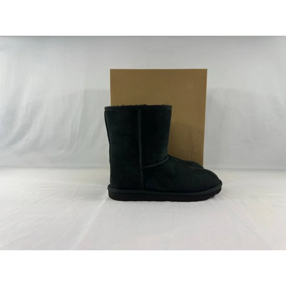 UGG Classic II Sheepskin Kids Boot #1017703K Size 6 Women's Size 7.5